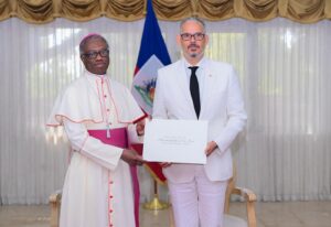 Le Premier ministre Alix Didier Fils-Aimé a reçu les lettres de créance du Nonce apostolique Jude Thaddeus Okolo